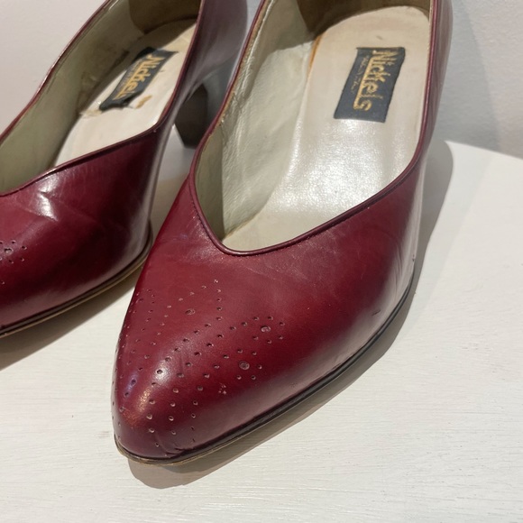 Vintage 70s Nickels Oxblood/Burgundy Leather Pumps with Tooled Toe Design - Picture 5 of 12